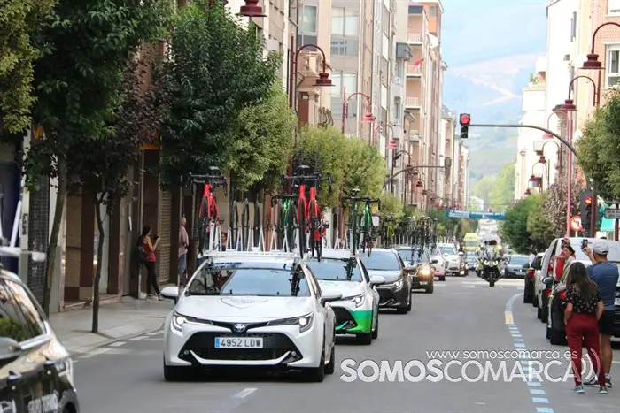 somoscomarca_obarco_voltaciclista_galicia_motos_ciclistas_guardiaciviltraficomoto_2022 (2)