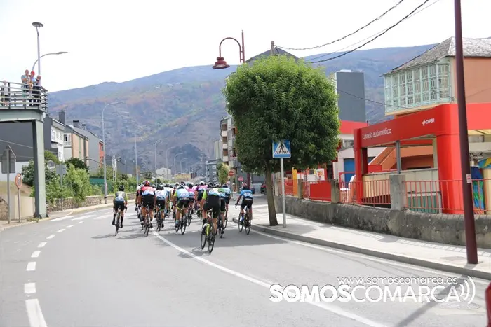 somoscomarca_obarco_voltaciclista_galicia_motos_ciclistas_guardiaciviltraficomoto_2022 (4)