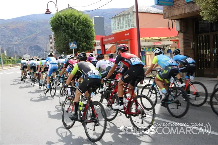 somoscomarca_obarco_voltaciclista_galicia_motos_ciclistas_guardiaciviltraficomoto_2022 (5)
