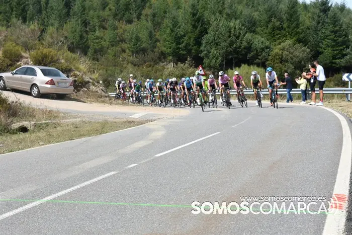 somoscomarca_altodaportela_ciclismo_voltaagalicia_2022 (8)