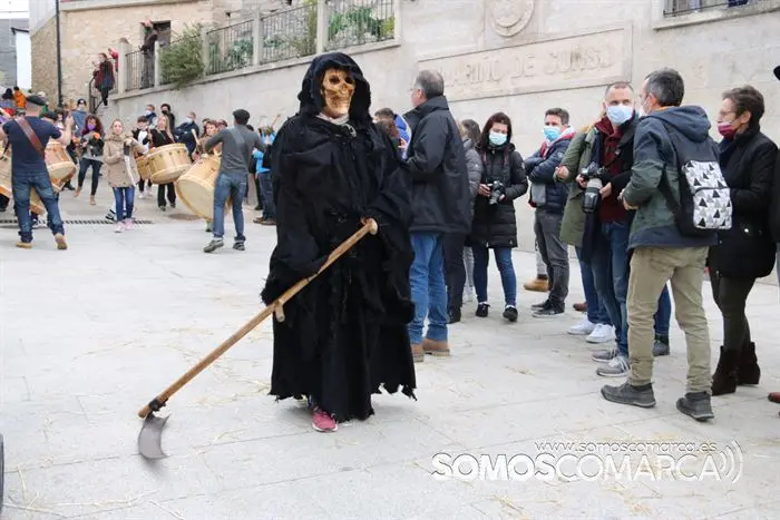 Mascarada Ibérica 2022, Vilariño de Conso. Fulión A Veiga Morte e Home de Prada (36)