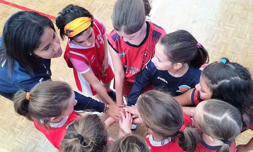 Muebles Victoria Alevín y Benjamín