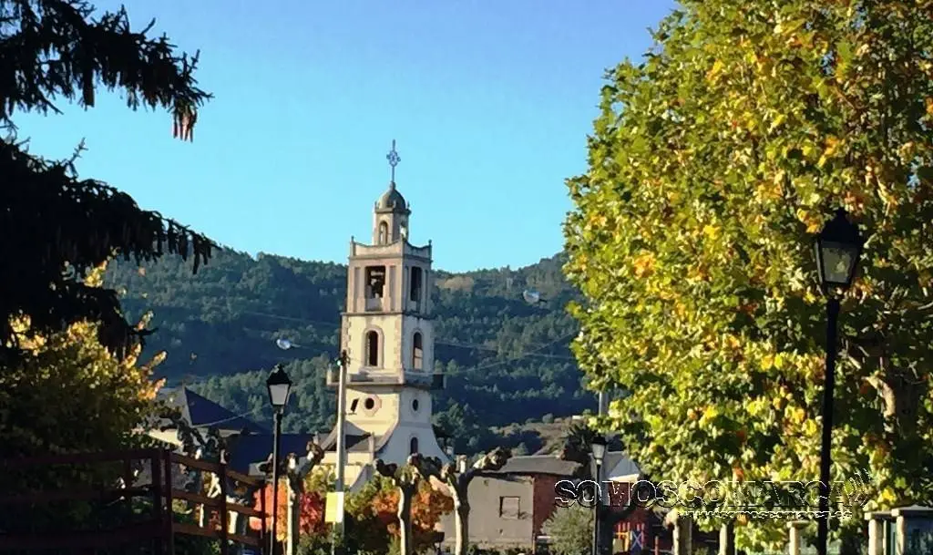 Colores de otoño . Iglesia de Petin desde el Poblado