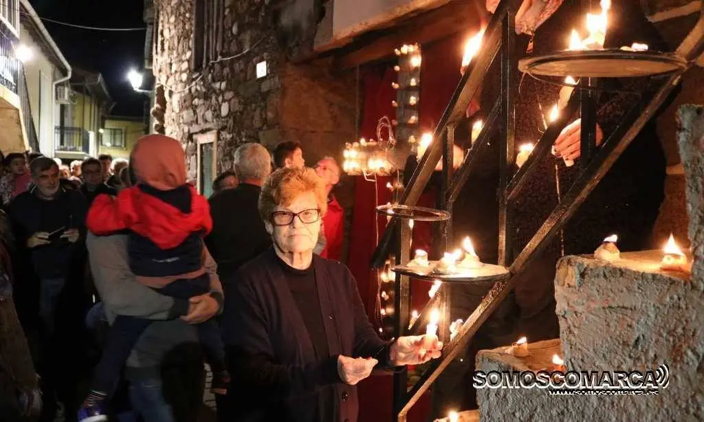 Pili la persona que vela por la tradición de los caracoles encendidos. Caracoles, Semana Santa Petín 2017