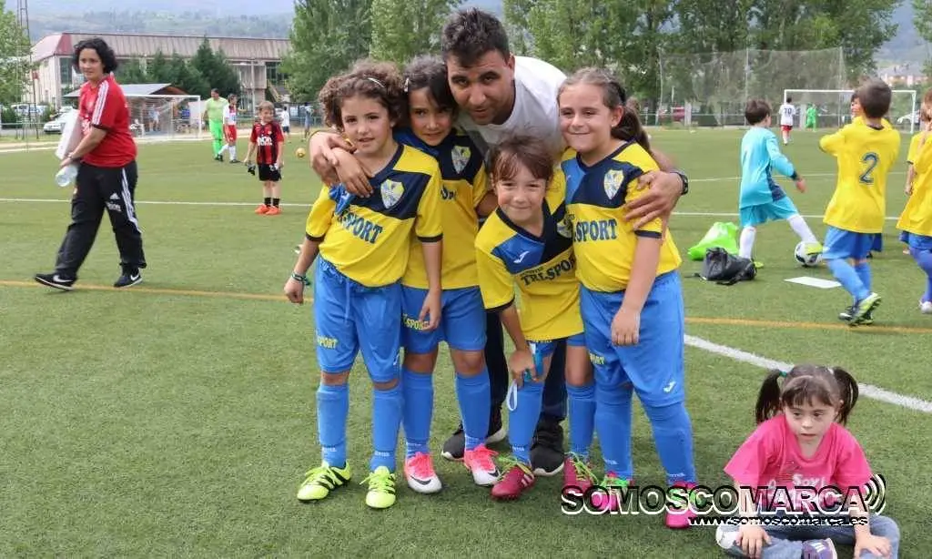 Iris Acevedo Blanco junto a su entrenador Luis y su compañera Anxela que también compitió este año con la Selección Gallega