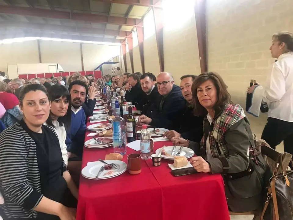 Melisa, Patricia, Juan, Avelino, Joaquín e Mari Sol na Festa do Cordeiro de Larouco