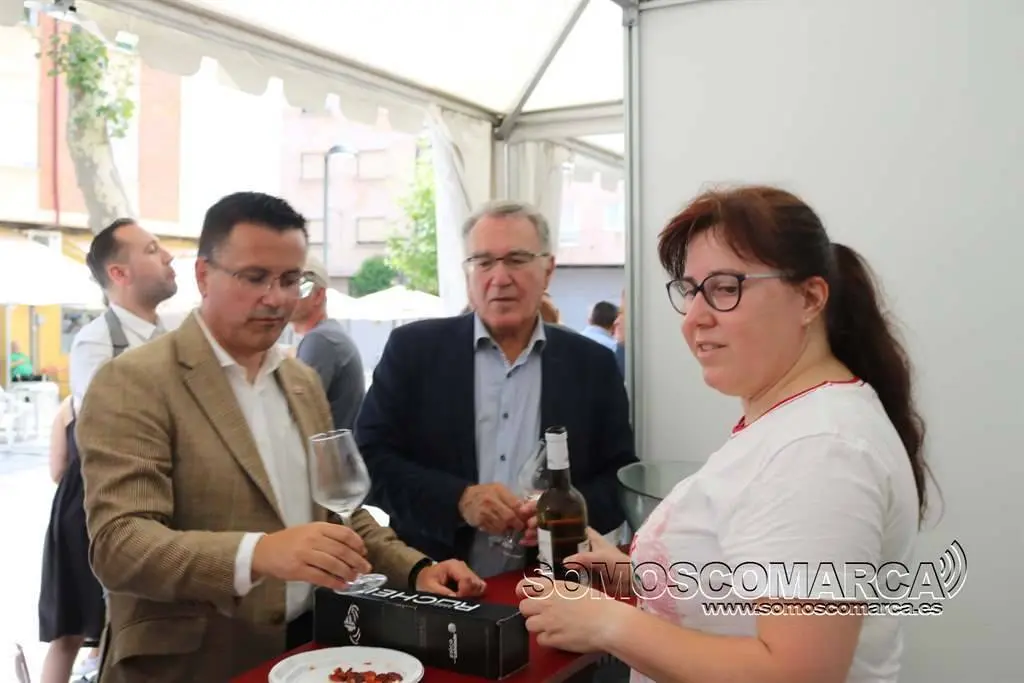 José González, Alfredo García e Inma López en la Feira do Viño 2019