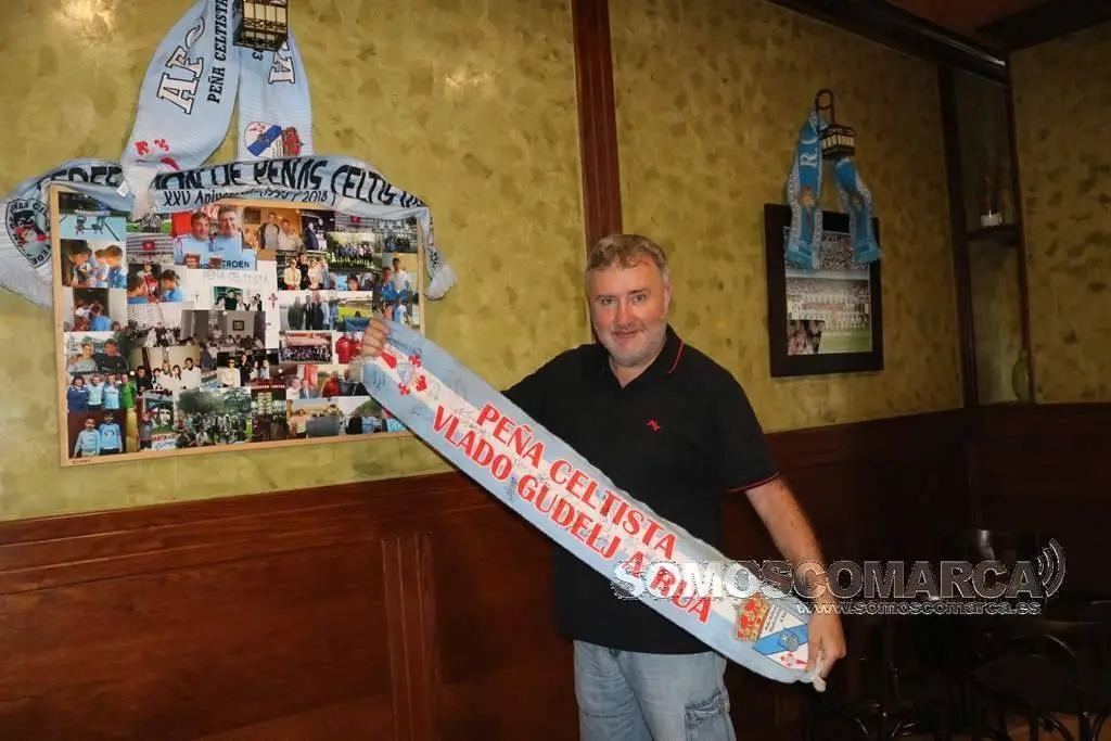 Alberto, presidente Peña Celtista Vlado Gudelj en A Rúa 