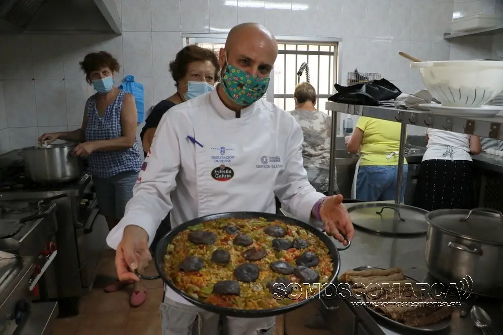 Pella, cociñando Larouco