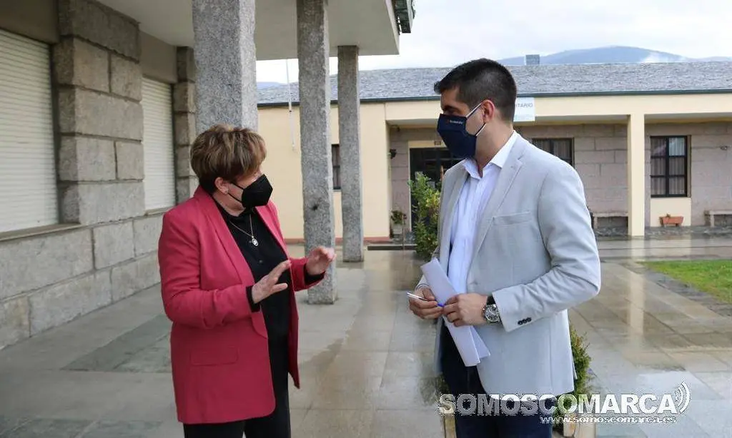 Gabriel Alén, delegado territorial de la Xunta y Raquel María Bautista, alcaldesa de Petín