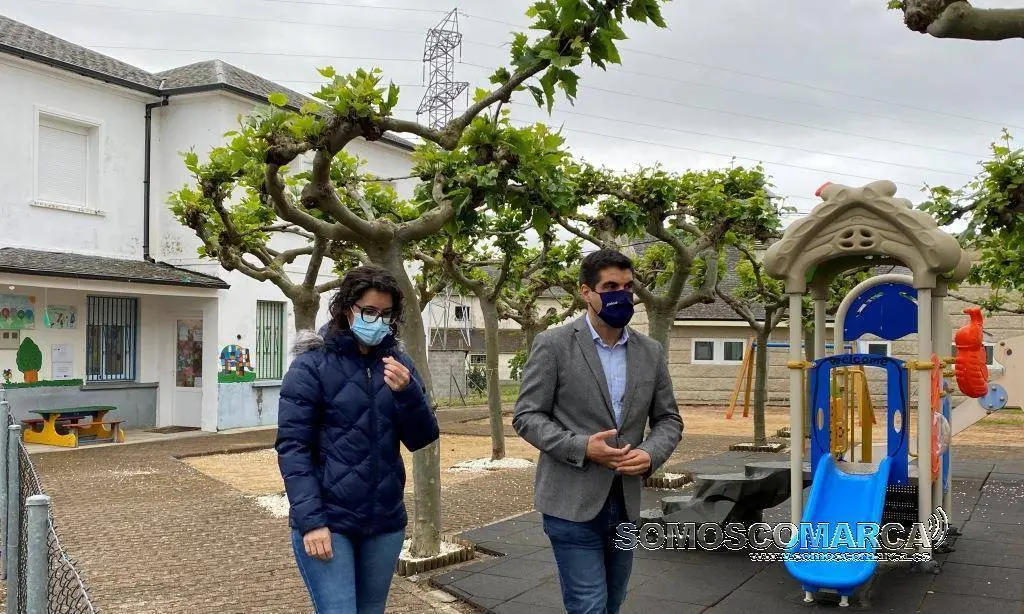 Visita de Gabriel Alén a Larouco acompañado por Patricia Lamela