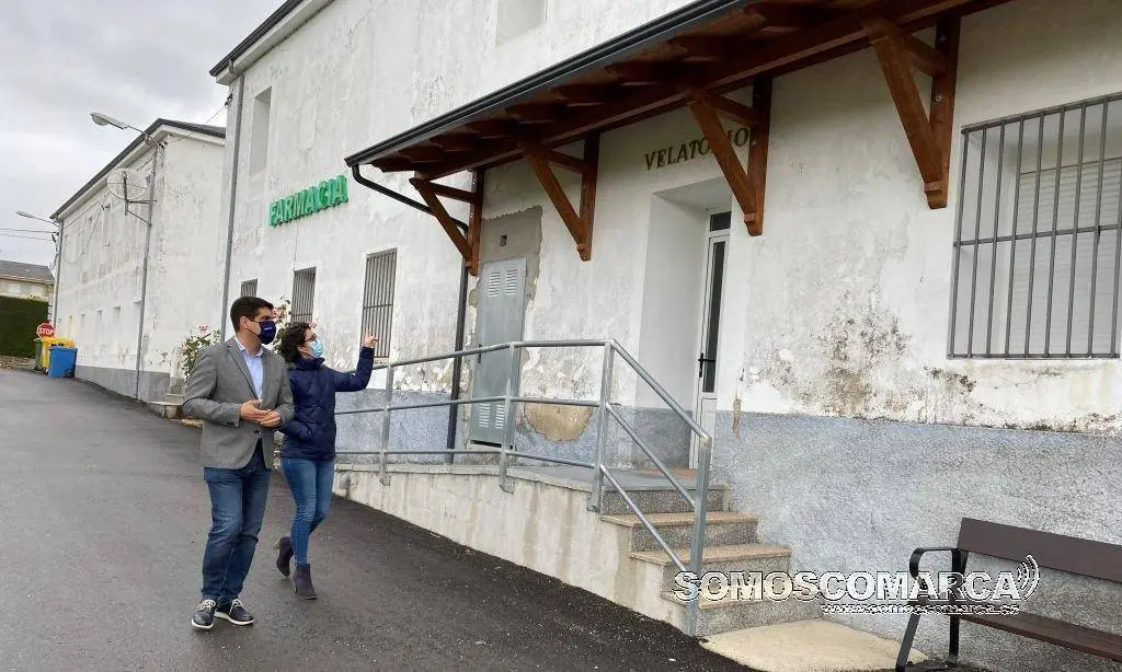 Visita de Gabriel Alén a Larouco acompañado por Patricia Lamela