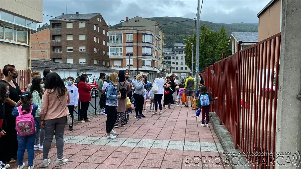 somoscomarca_vueltaalcole_manuelrespino_julioguarriaran_condesadefenosa_divinapastora_niños_cole_2021-09-09 (11)