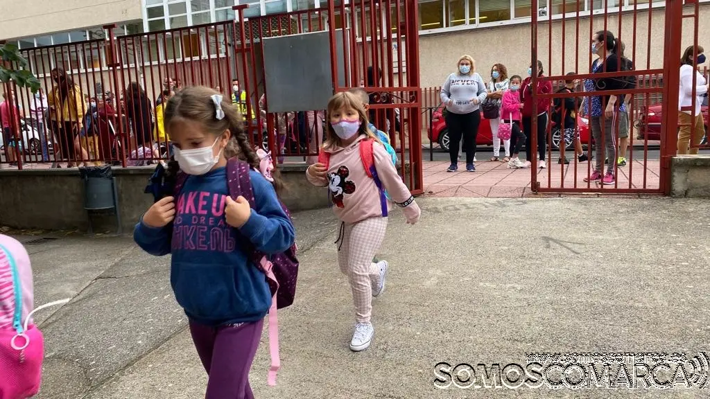 somoscomarca_vueltaalcole_manuelrespino_julioguarriaran_condesadefenosa_divinapastora_niños_cole_2021-09-09 (15)