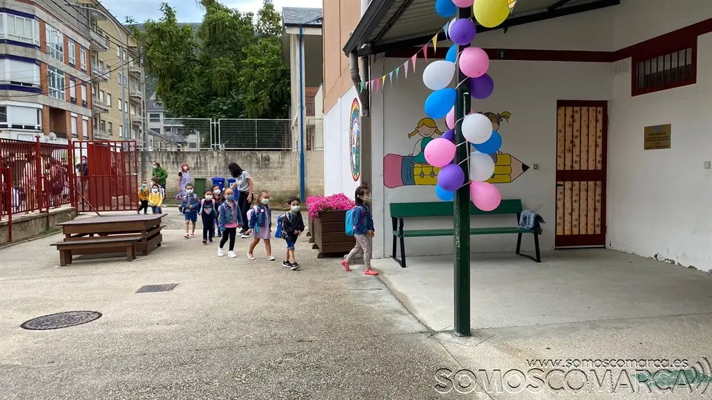 somoscomarca_vueltaalcole_manuelrespino_julioguarriaran_condesadefenosa_divinapastora_niños_cole_2021-09-09 (18)