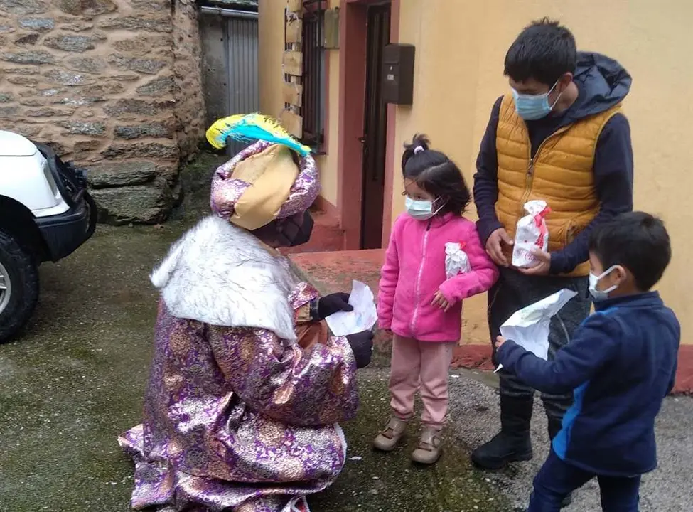 los Reyes Magos Visitaron Viana do Bolo y sus pueblos (5)