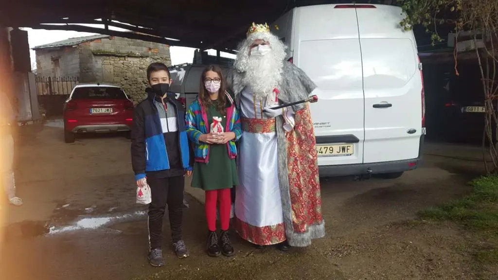 los Reyes Magos Visitaron Viana do Bolo y sus pueblos (4)