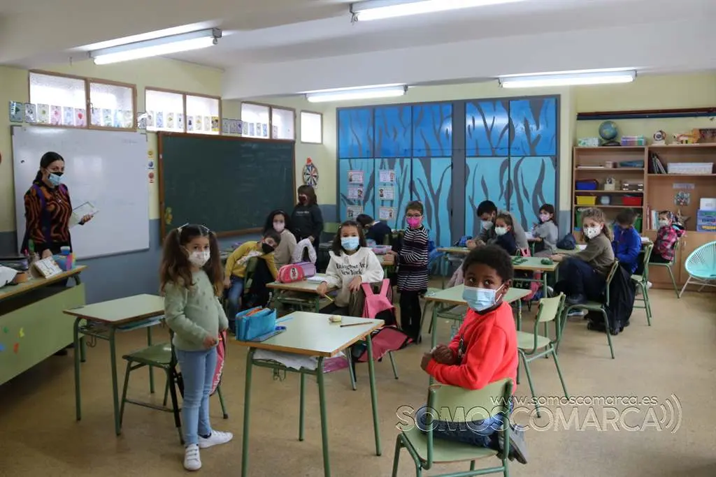 Somos Comarca en el colegio Virxe do Camiño de Rubiá haciendo Menuda Tropa (5)