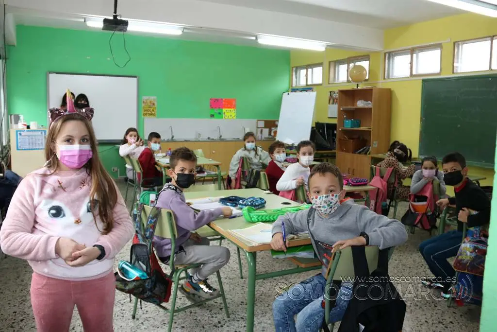 Somos Comarca en el colegio Virxe do Camiño de Rubiá haciendo Menuda Tropa (7)