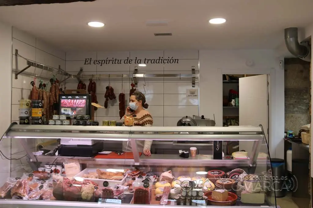 El Rincón de Santi, un nuevo estableci,iento de la empresa García Marcos en la Plaza Mayor de Viana do Bolo (3)