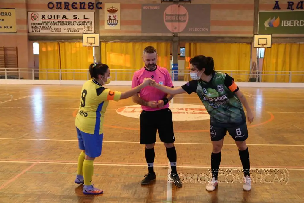Encuentro de fútbol sala entre el Rúa Valdeorras y el Atlético Arnoia en O Aguillón (6)