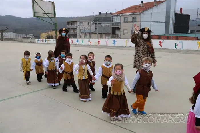 Desfile de Entroido do colexio Bibei polas Rúas de Viana 2022 (17)