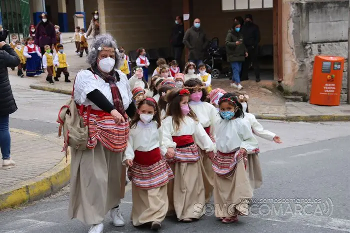 Desfile de Entroido do colexio Bibei polas Rúas de Viana 2022 (19)