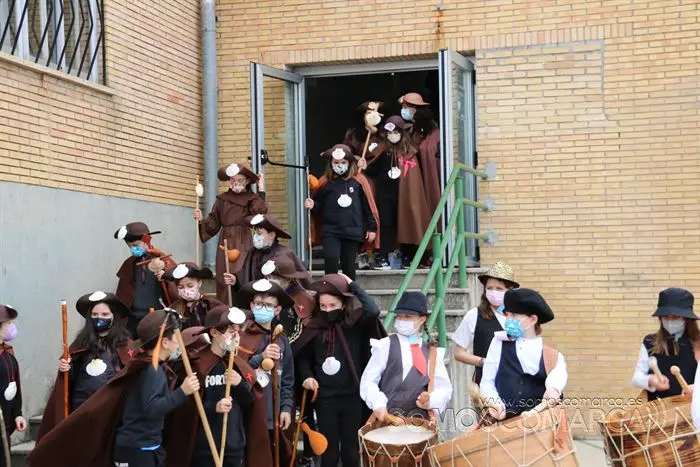Desfile de Entroido do colexio Bibei polas Rúas de Viana 2022 (28)