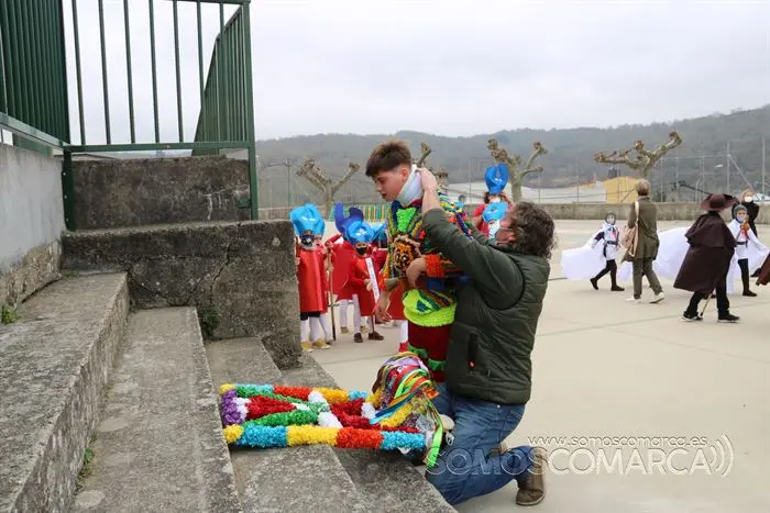 Desfile de Entroido do colexio Bibei polas Rúas de Viana 2022 (29)