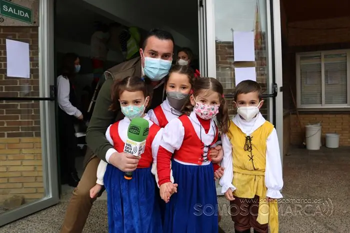 Desfile de Entroido do colexio Bibei polas Rúas de Viana 2022 (36)