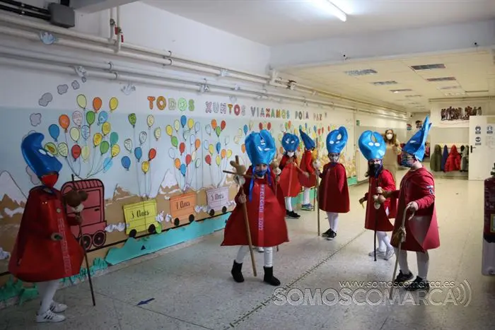 Desfile de Entroido do colexio Bibei polas Rúas de Viana 2022 (40)