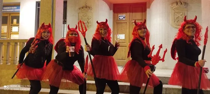 Xoves de Comadres na R&uacute;a. Foto cedida (3)