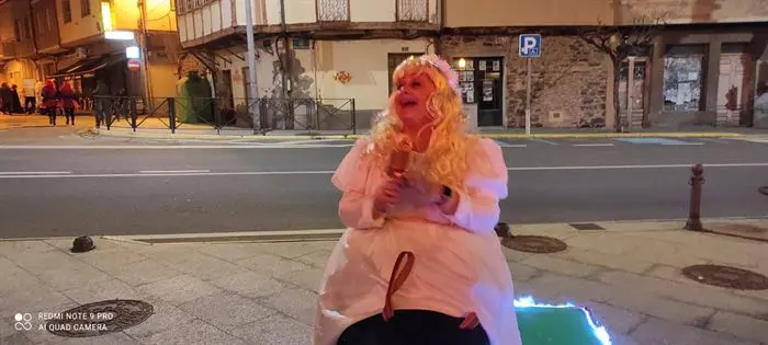 Xoves de Comadres na R&uacute;a. Foto cedida (4)