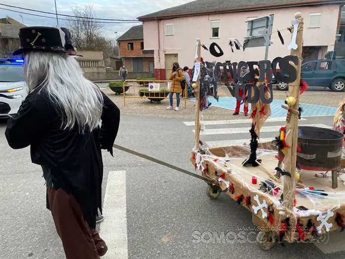 Desfile de Carnaval en Toral de los Vados (2)