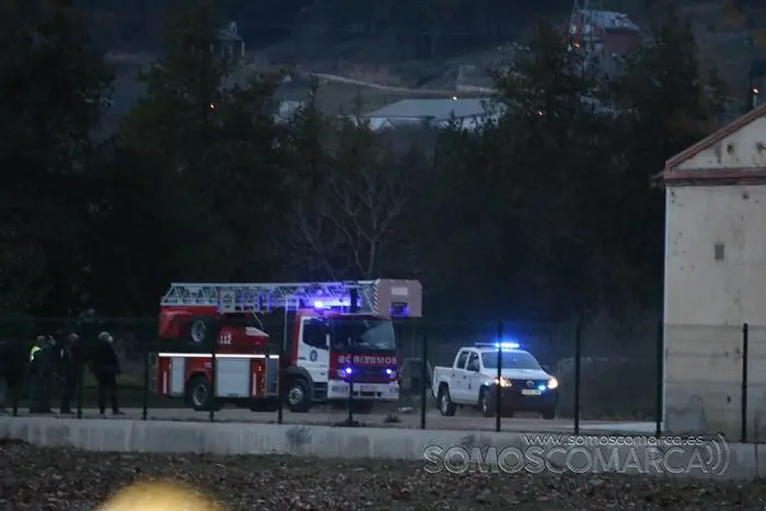 Incendio en las naves anexas a CEDIE (O Barco) (2)