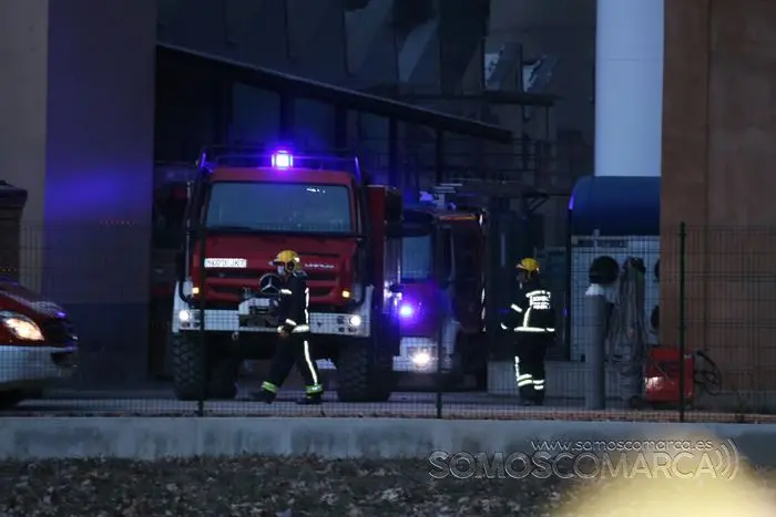 Incendio en las naves anexas a CEDIE (O Barco) (3)