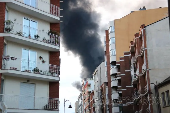Incendio en las naves anexas a CEDIE (O Barco) (6)