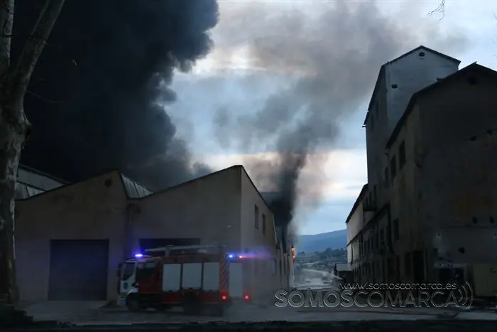 Incendio en las naves anexas a CEDIE (O Barco) (12)