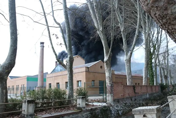 Incendio en las naves anexas a CEDIE (O Barco) (14)