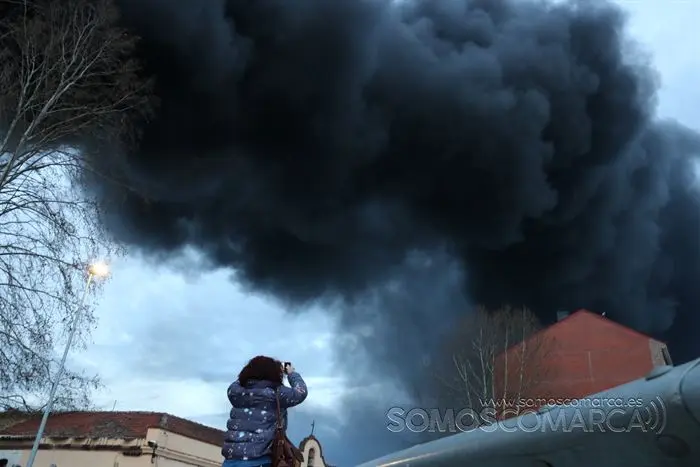 Incendio en las naves anexas a CEDIE (O Barco) (15)