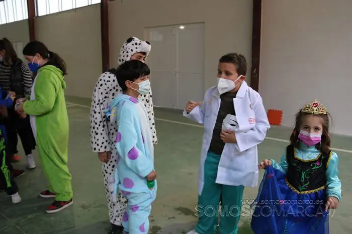 Carnaval en Petín con juegos y chocolate (18)