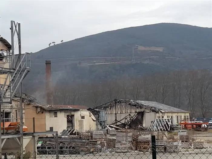 somoscomarca_cedie_incendio_naves_apagado_2022-03-01 (2)