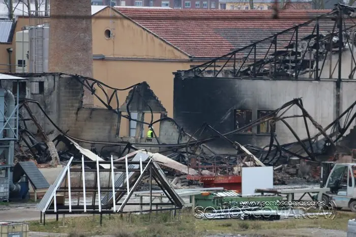 somoscomarca_cedie_incendio_naves_apagado_2022-03-01 (1)