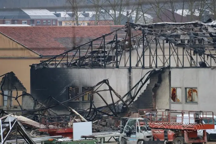 somoscomarca_cedie_incendio_naves_apagado_2022-03-01 (15)