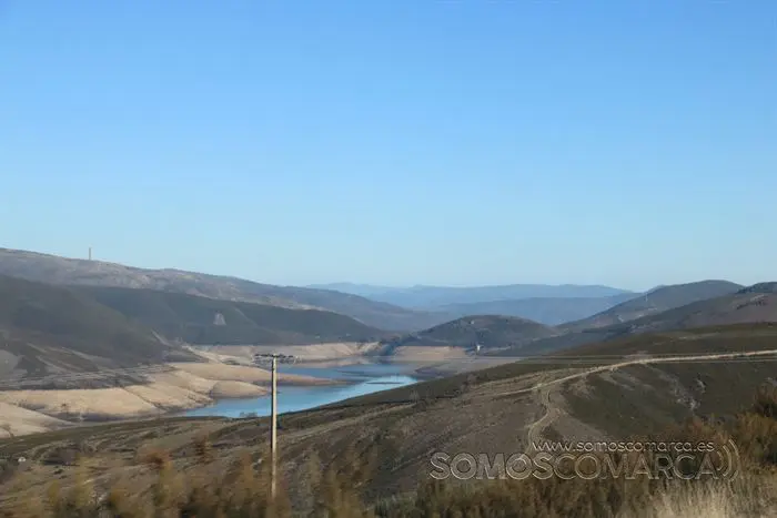 Embalse de As portas desde A Venda da Capela