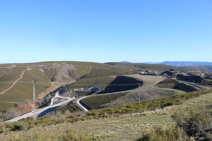 Vías del AVE y de ferrocarril en Venta da Capela (Vilariño de Conso)