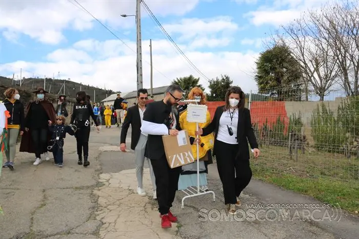 Peque-entroido en A Rúa Vella con FArgalleiros y chocolatada (6)