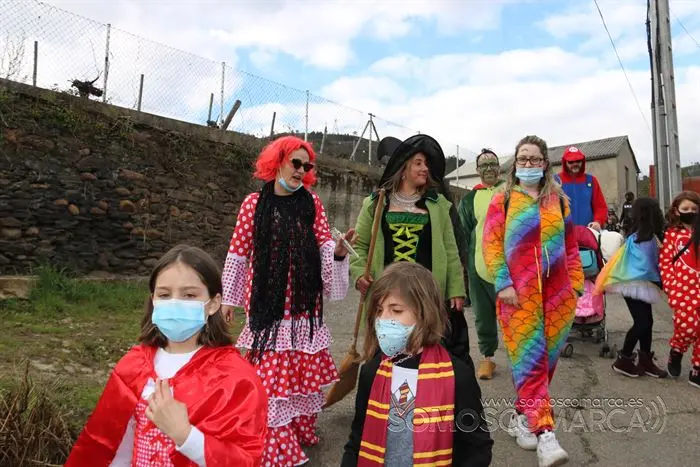 Peque-entroido en A Rúa Vella con FArgalleiros y chocolatada (12)