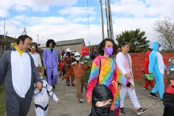 Peque-entroido en A Rúa Vella con FArgalleiros y chocolatada (21)