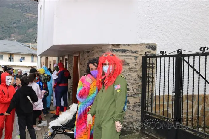 Peque-entroido en A Rúa Vella con FArgalleiros y chocolatada (43)